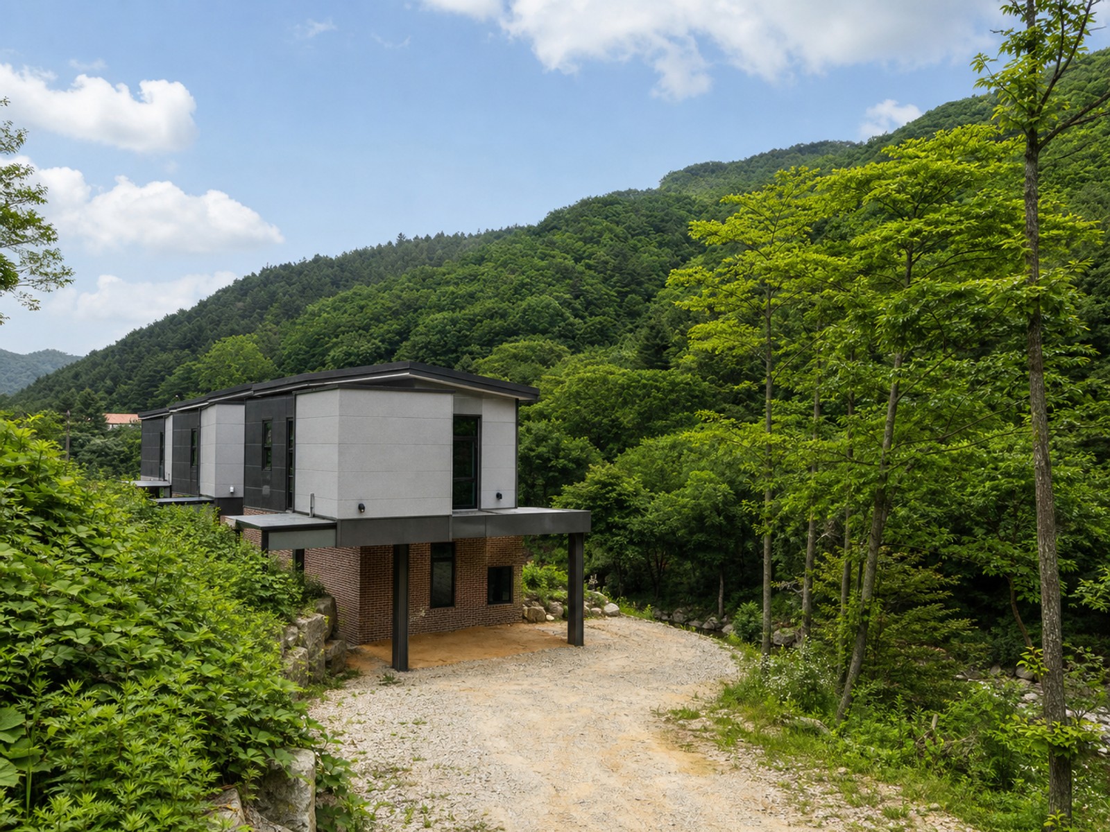 경기도 가평군 북면 계곡가 독채 풀빌라 5동 + 주택 매매